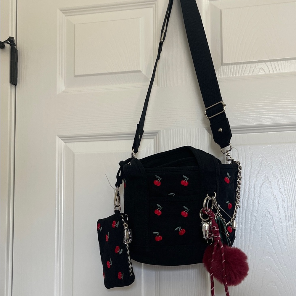 ❤️NEW!!!❤️ Steve Madden Black Crossbody Bag with Cherry Embroidery w/ wristlet.
